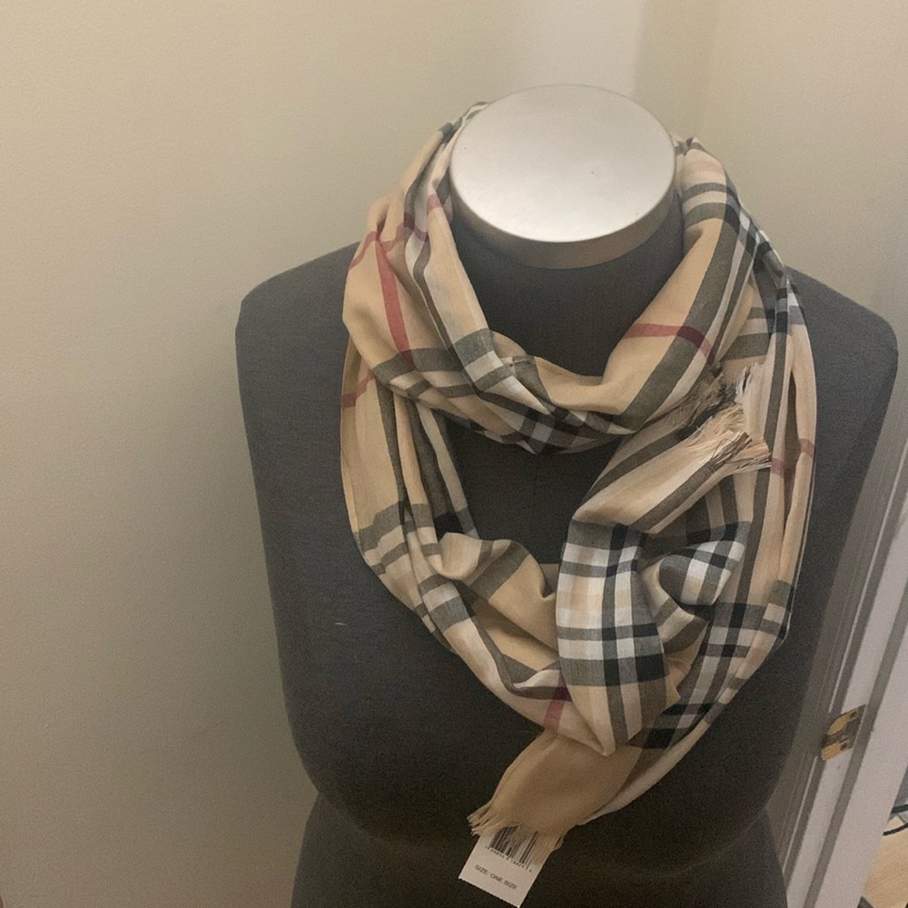 V. FRAAS SCARF